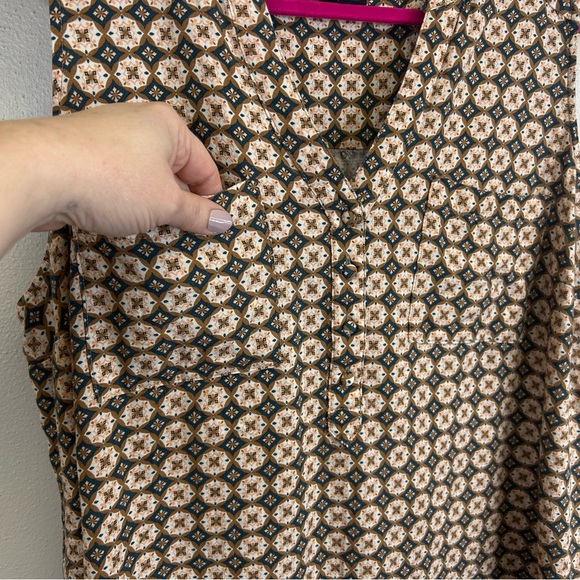 Torrid 2X Geometric Print Sleeveless Tank Top Pockets Vneck Brown Blue Travel - Picture 8 of 13